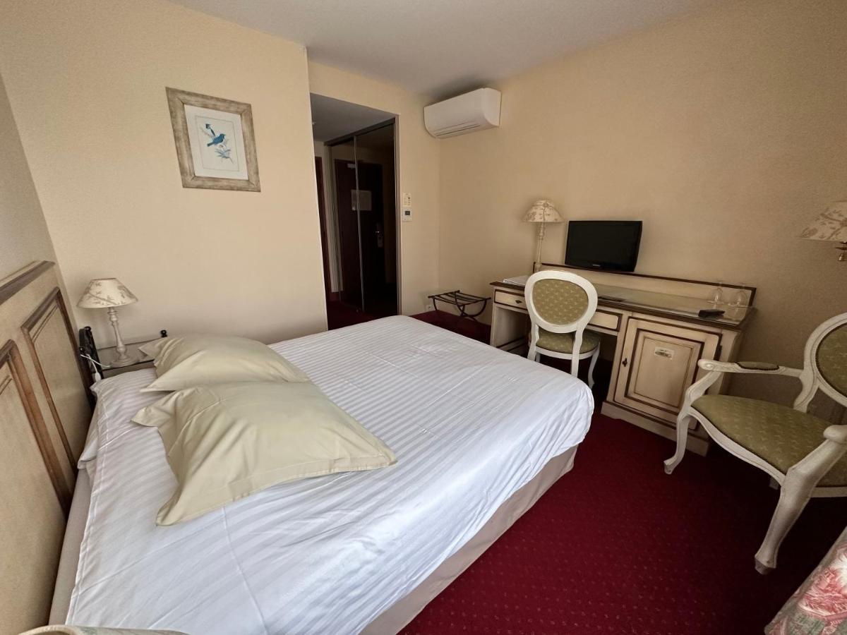 Hotel Domaine De L'Orangerie Bonnat Esterno foto